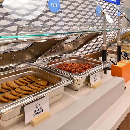 Holiday Inn Express Laguardia Airport, An Ihg Hotel New York Bagian luar foto