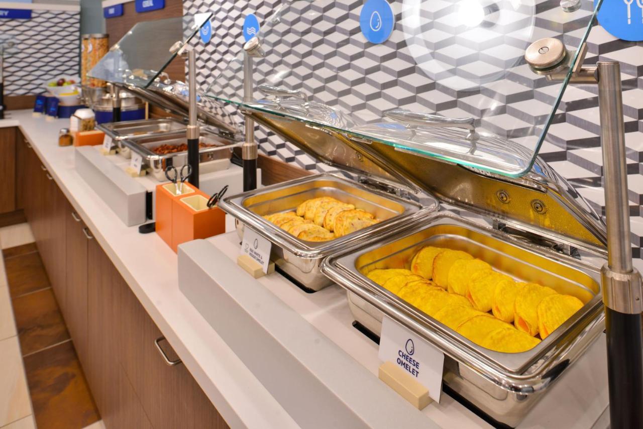 Holiday Inn Express Laguardia Airport, An Ihg Hotel New York Bagian luar foto