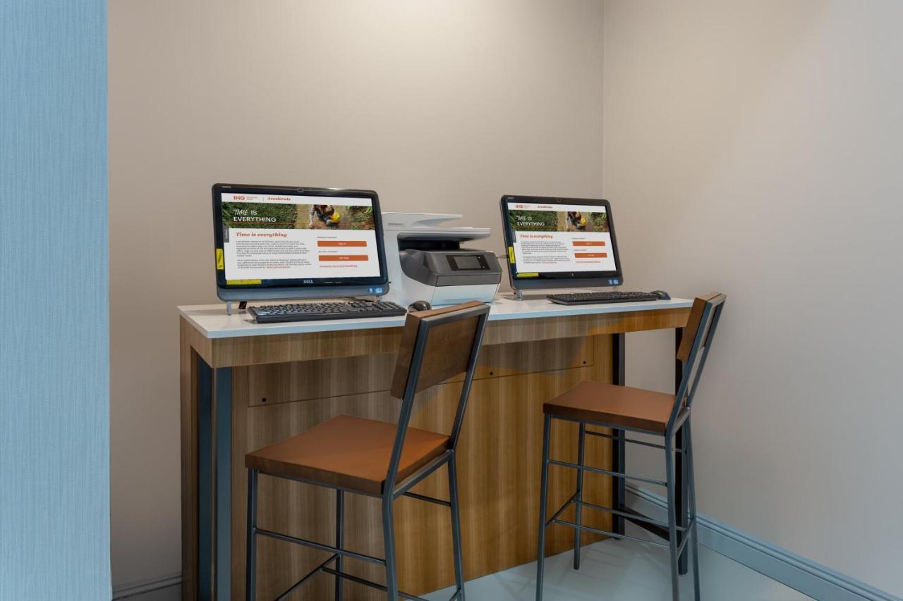 Holiday Inn Express Laguardia Airport, An Ihg Hotel New York Bagian luar foto