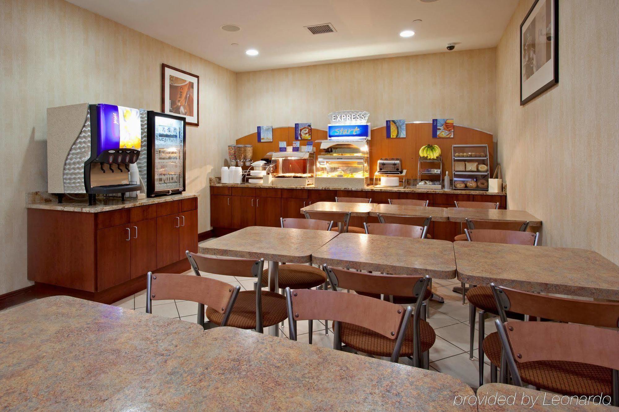 Holiday Inn Express Laguardia Airport, An Ihg Hotel New York Restoran foto
