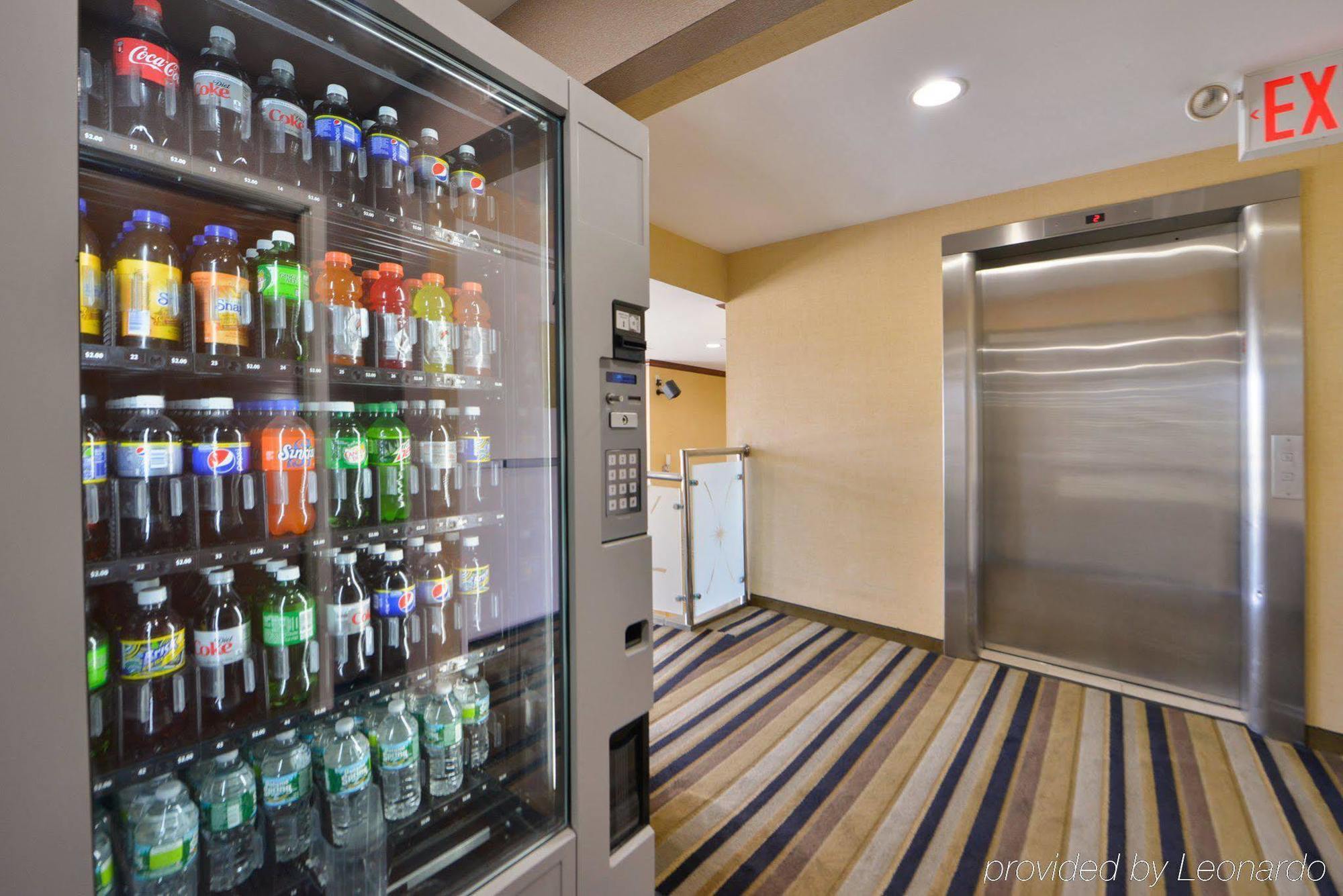 Holiday Inn Express Laguardia Airport, An Ihg Hotel New York Bagian luar foto
