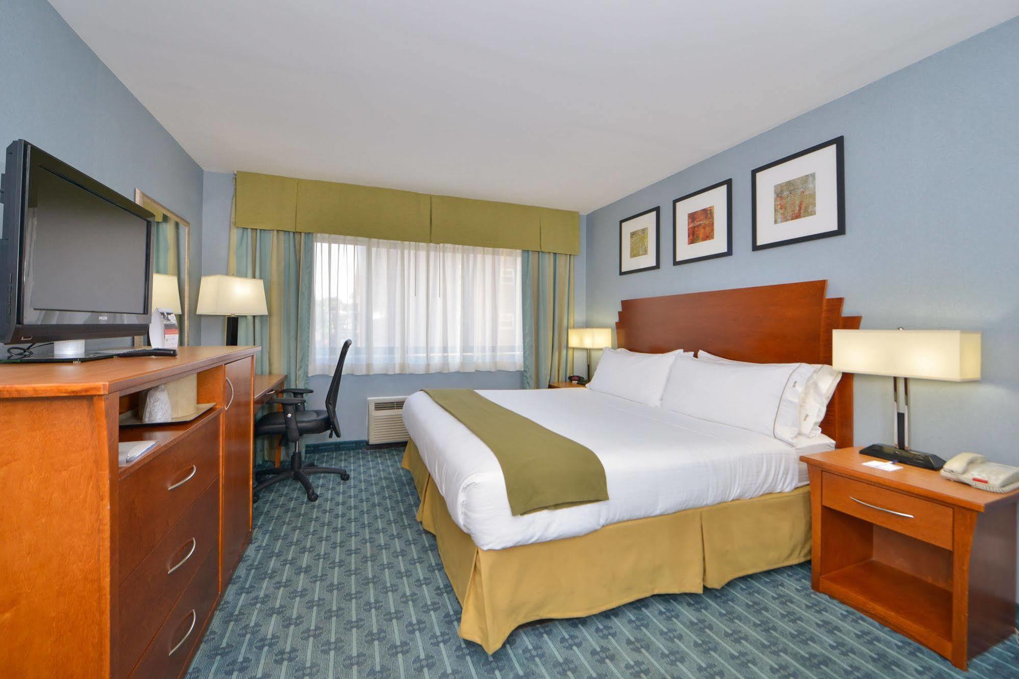 Holiday Inn Express Laguardia Airport, An Ihg Hotel New York Bagian luar foto