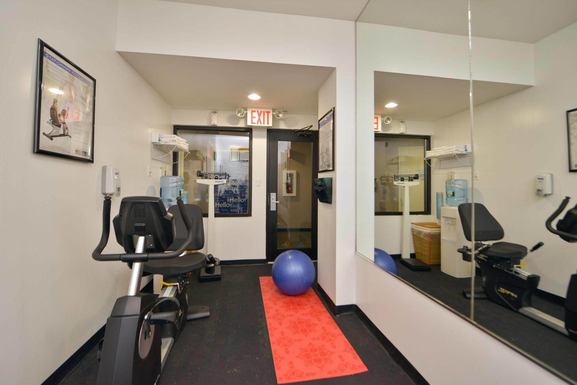 Holiday Inn Express Laguardia Airport, An Ihg Hotel New York Bagian luar foto