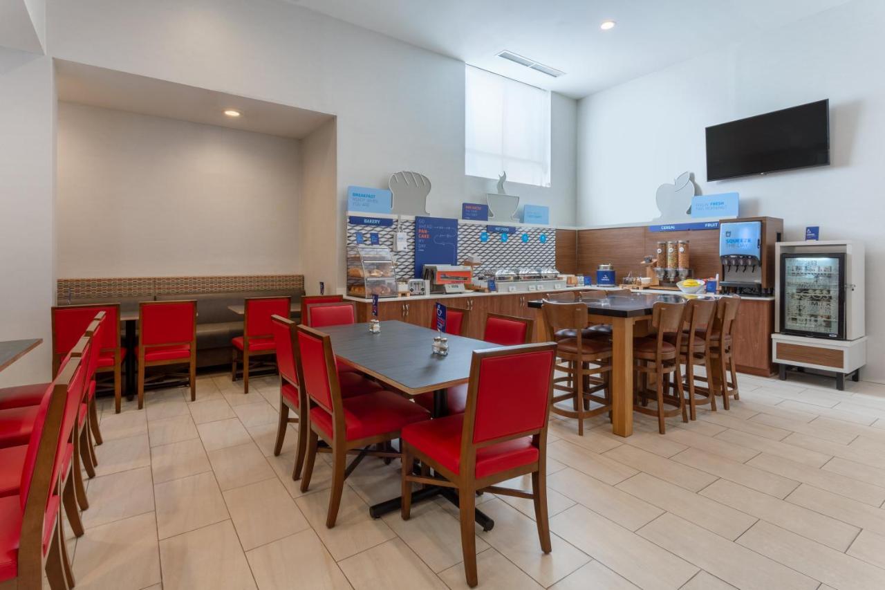 Holiday Inn Express Laguardia Airport, An Ihg Hotel New York Bagian luar foto