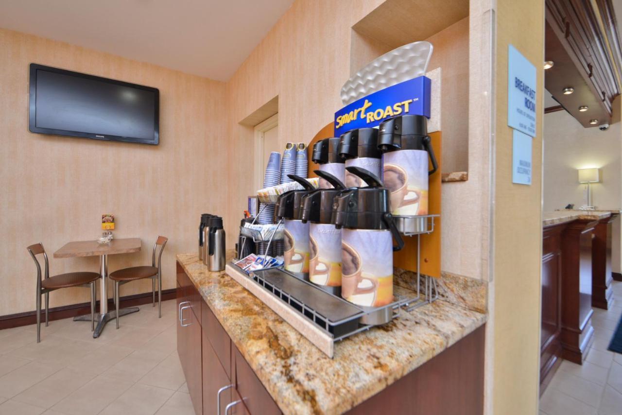 Holiday Inn Express Laguardia Airport, An Ihg Hotel New York Bagian luar foto