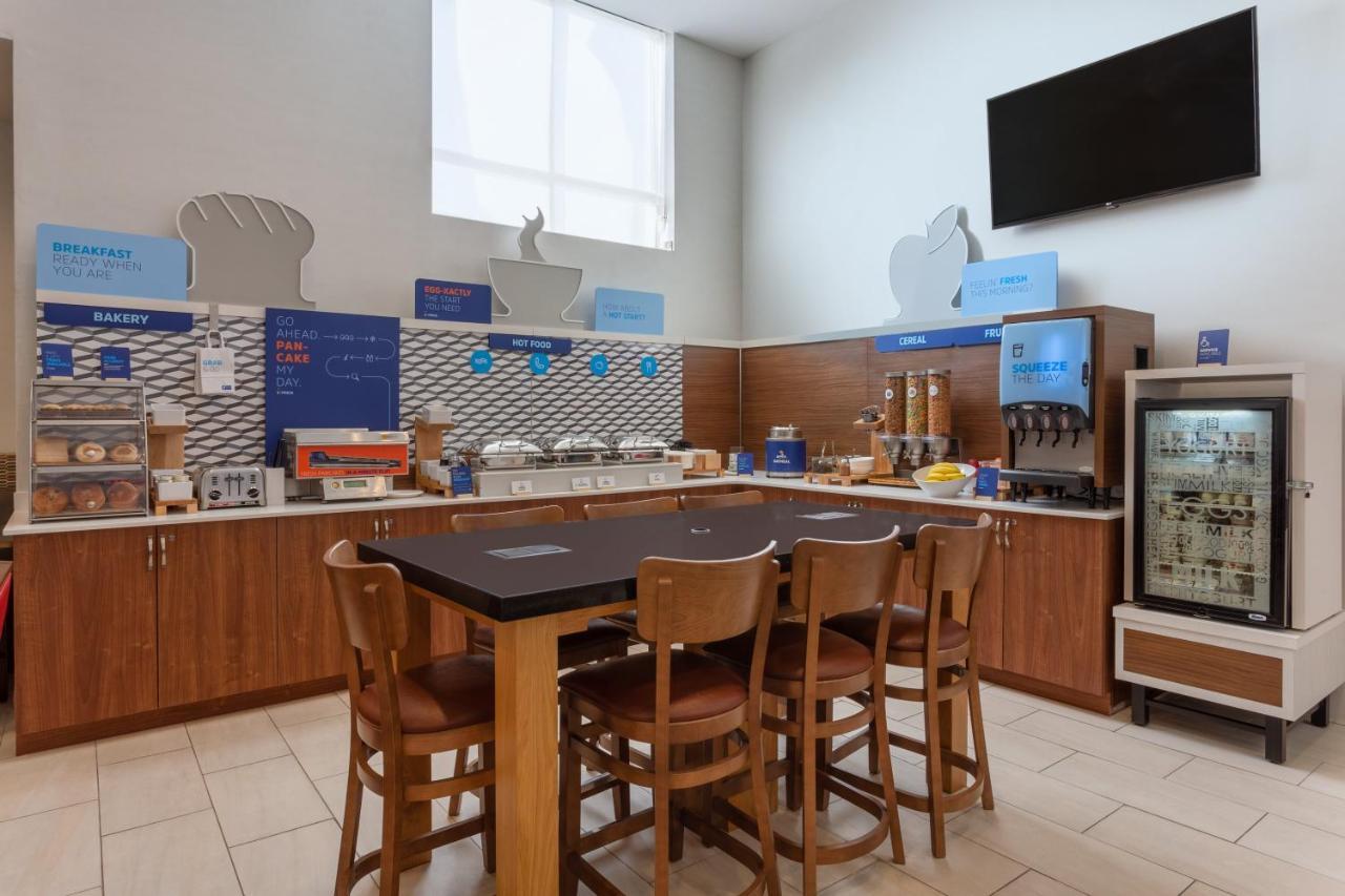 Holiday Inn Express Laguardia Airport, An Ihg Hotel New York Bagian luar foto