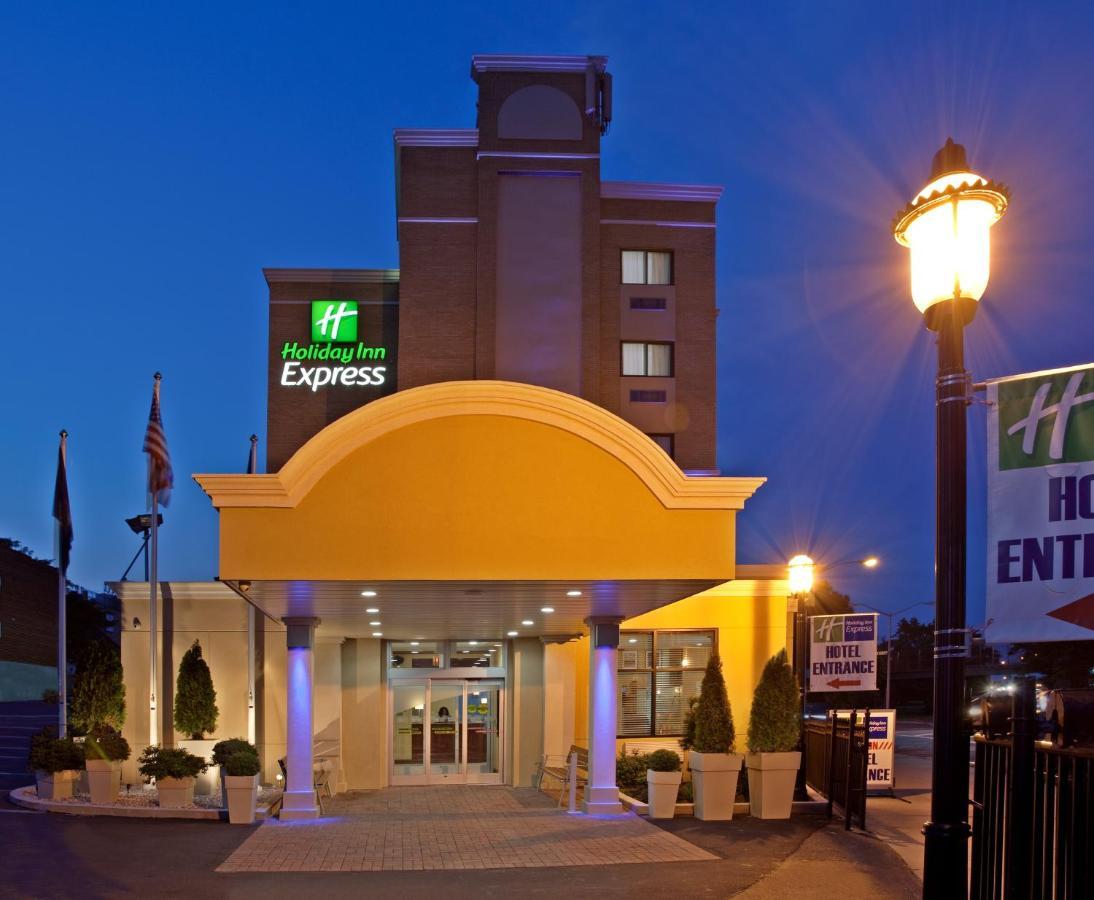 Holiday Inn Express Laguardia Airport, An Ihg Hotel New York Bagian luar foto